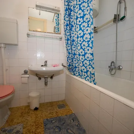 Neretvanka - Twin With Shared Bathroom *