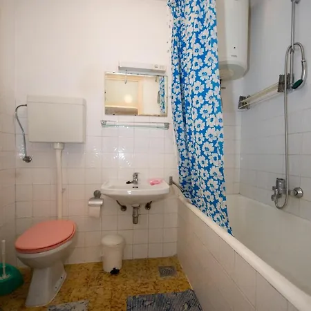 Neretvanka - Twin With Shared Bathroom *